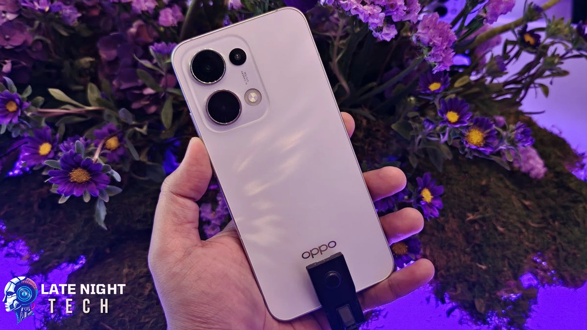 OPPO Reno13, Tipis, Ringan, dan Mewah Banget!